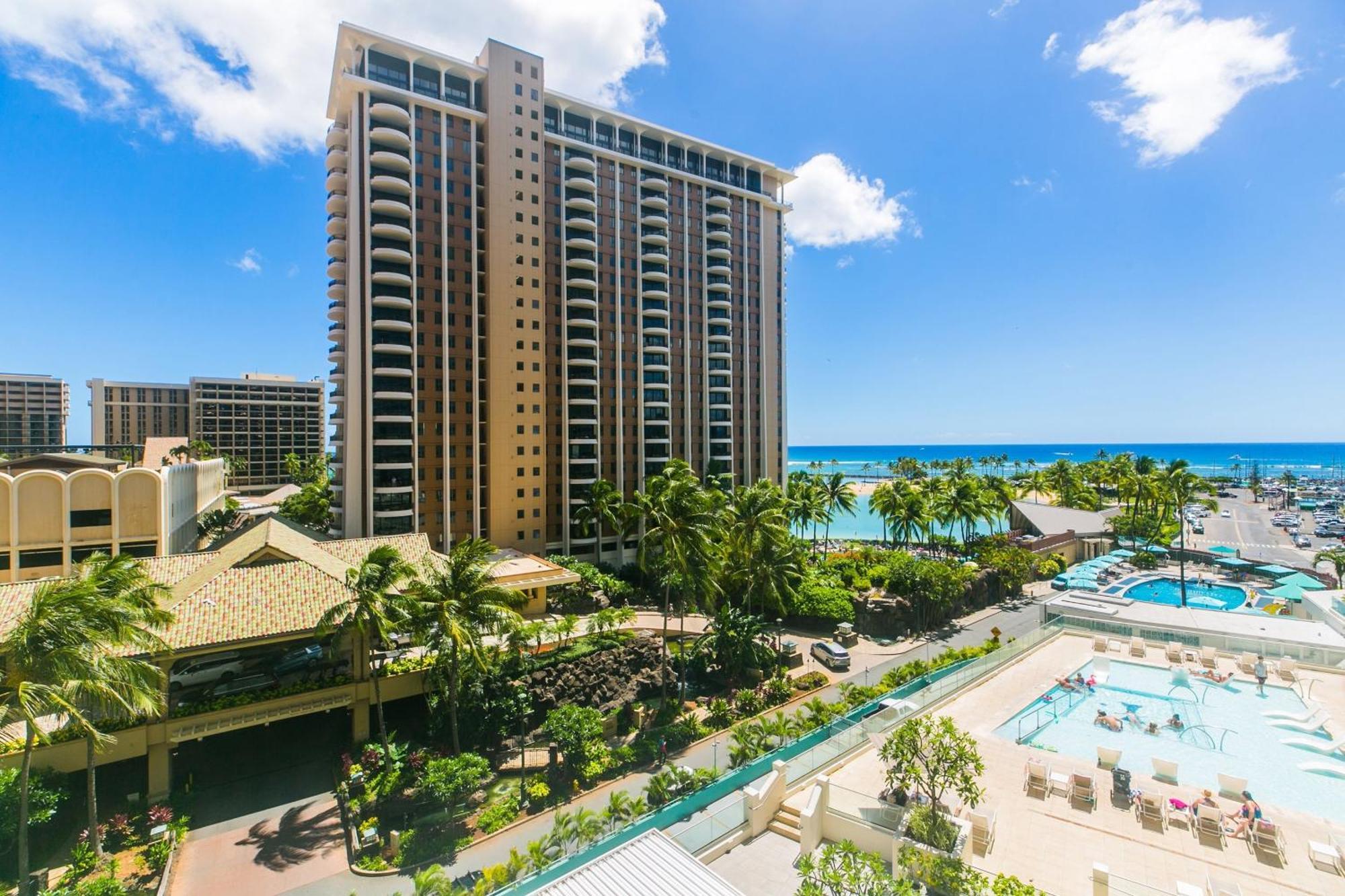 Ilikai Tower One Bedroom Lagoon View Waikiki With Lanai & Free Wifi