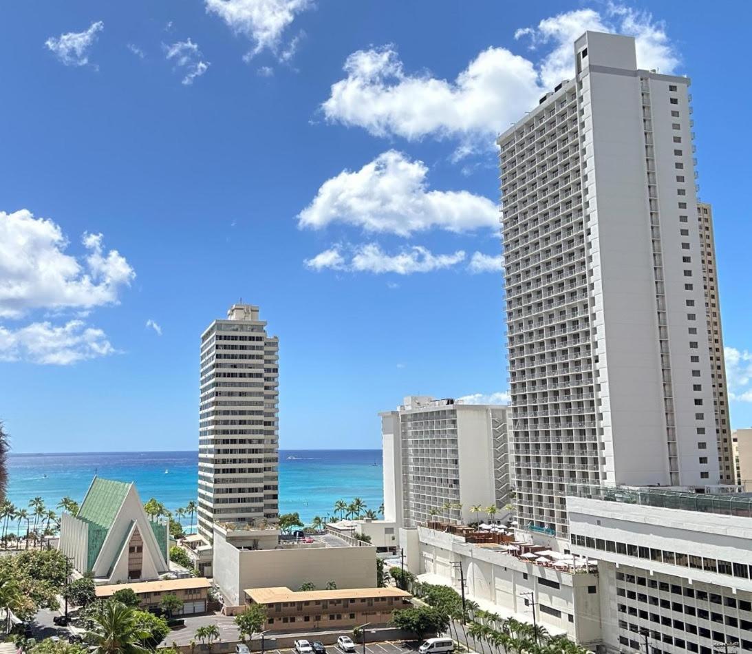 Breezy Waikiki 2 Blocks From The & Free Parking! * Honolulu