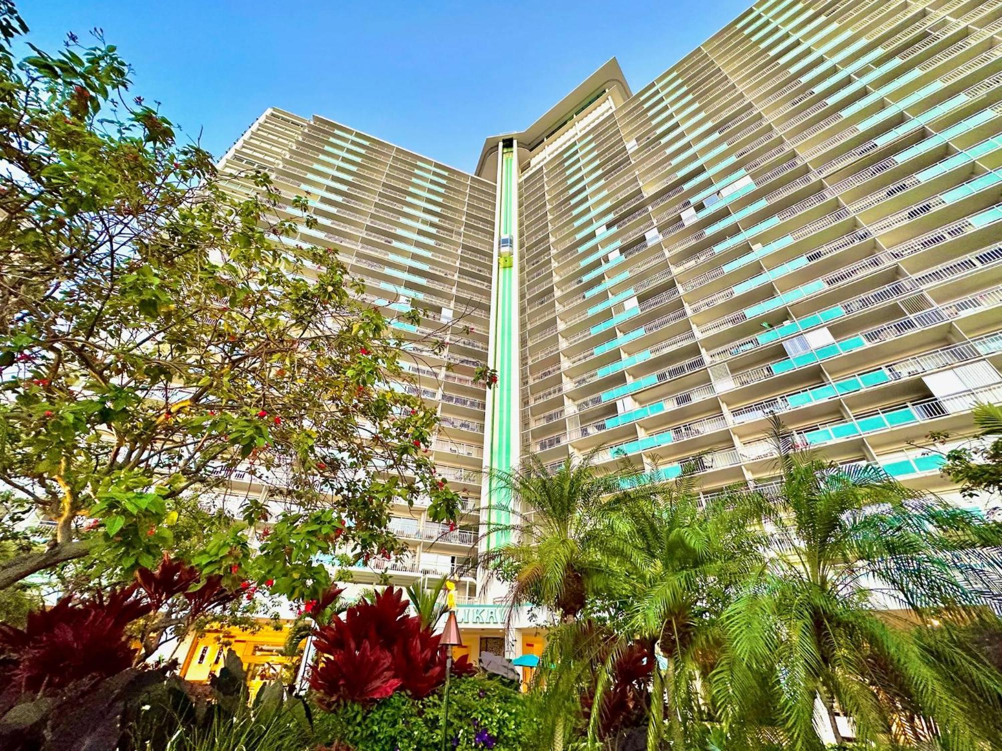Aparthotel Waikiki Experience! Luxury Oceanview Suite!