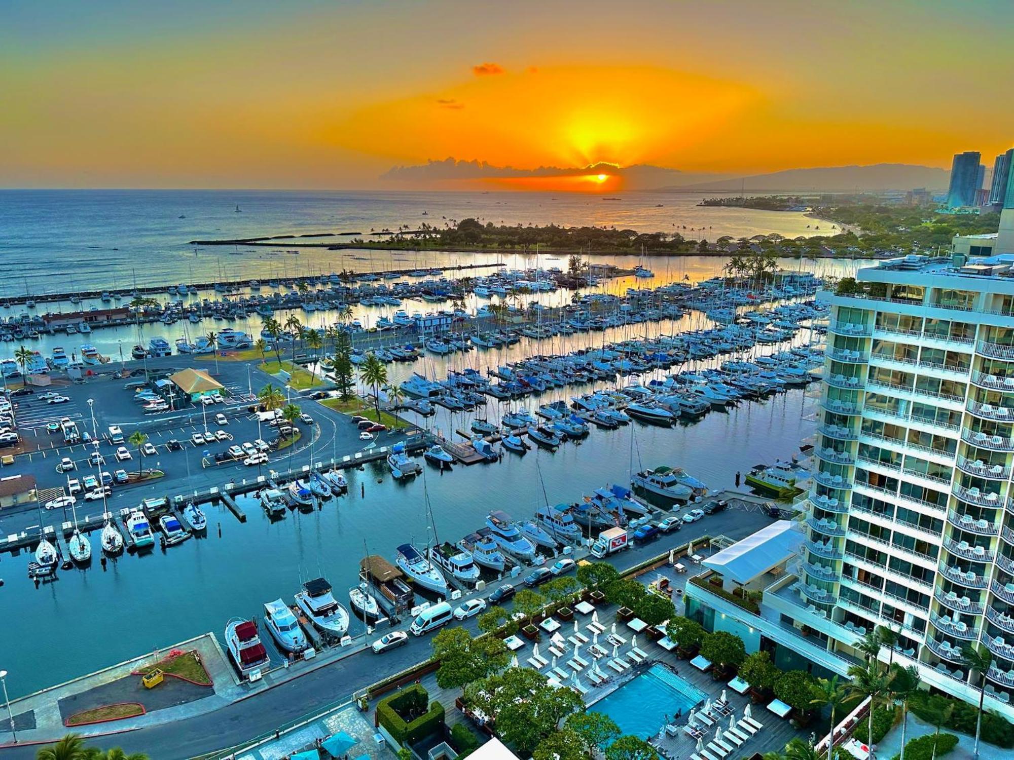 Aparthotel Waikiki Experience! Luxury Oceanview Suite!
