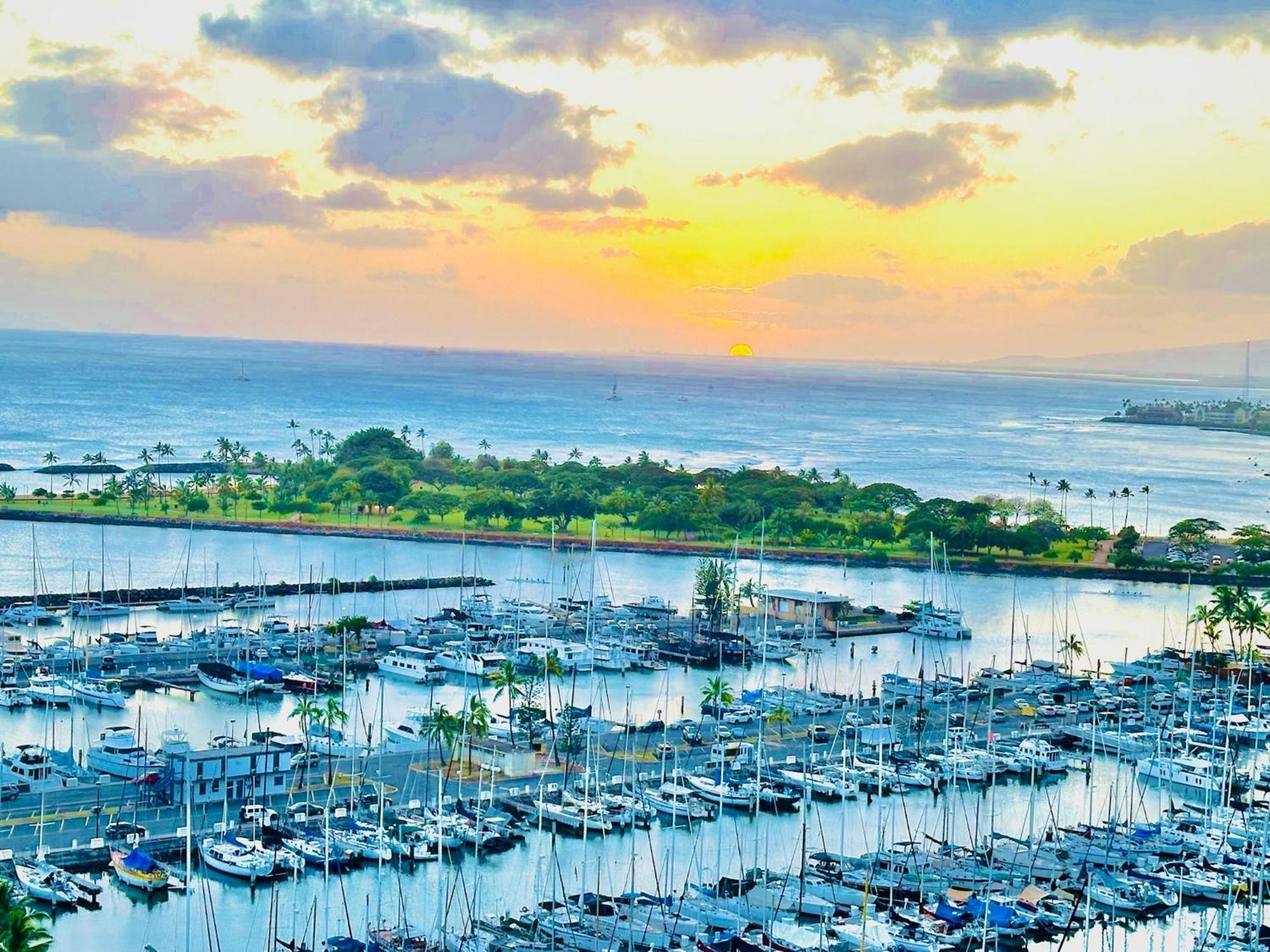 Aparthotel Waikiki Experience! Luxury Oceanview Suite! Honolulu