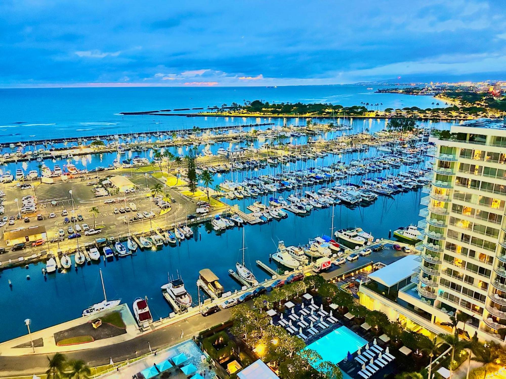 Waikiki Experience! Luxury Oceanview Suite! *