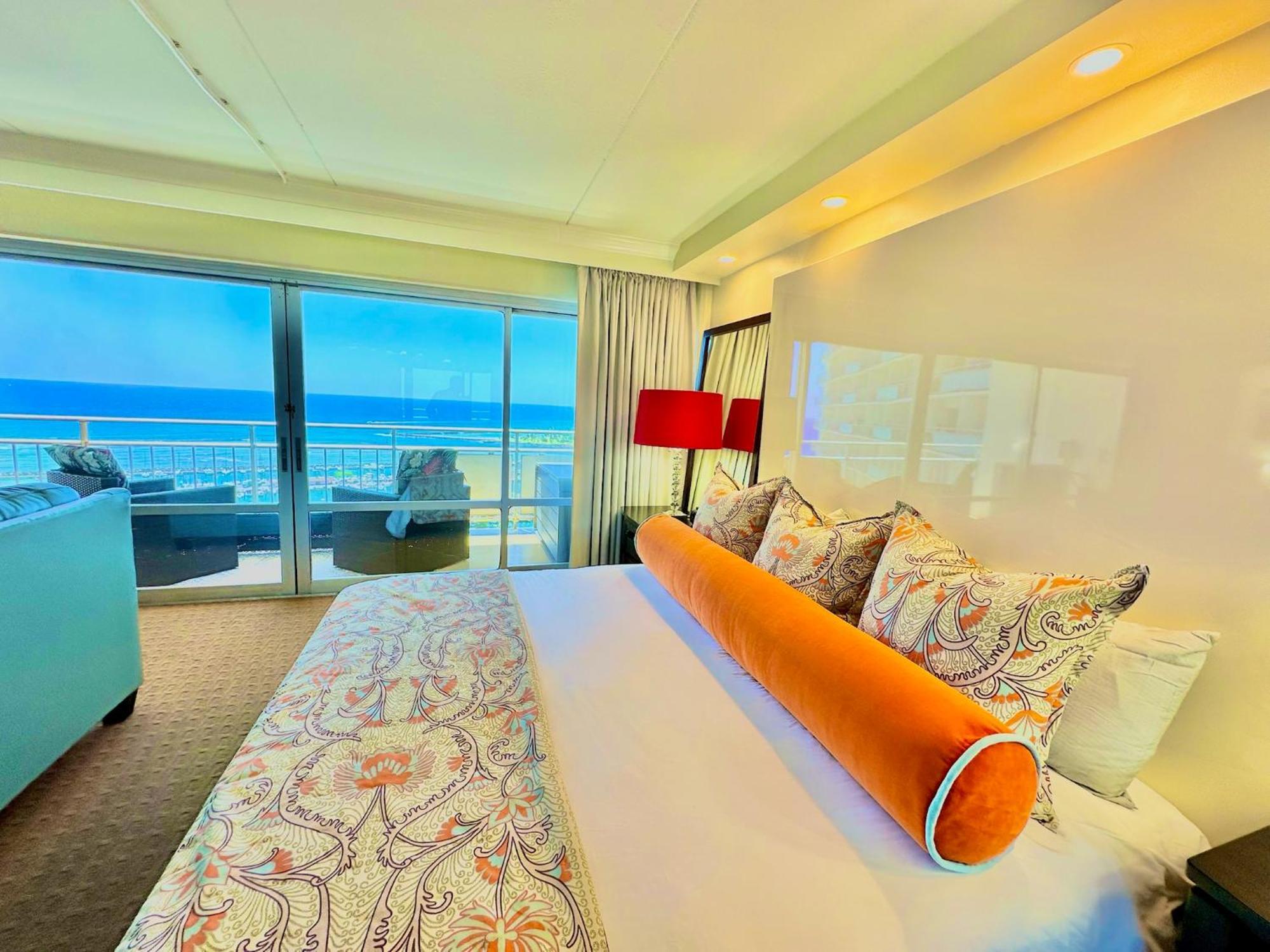 Aparthotel Waikiki Experience! Luxury Oceanview Suite!