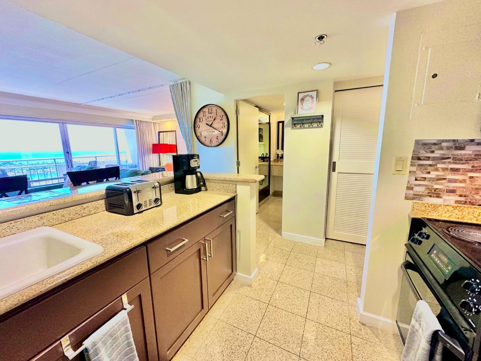 Waikiki Experience! Luxury Oceanview Suite! *