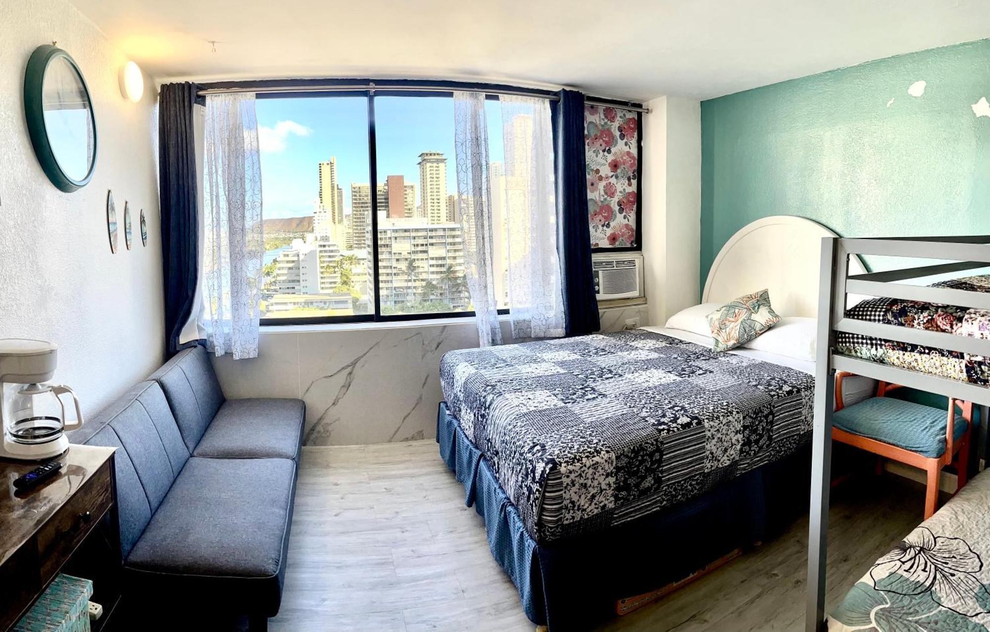 Diamond, Ocean, And Canal View Affordable Family House7person Aparthotel