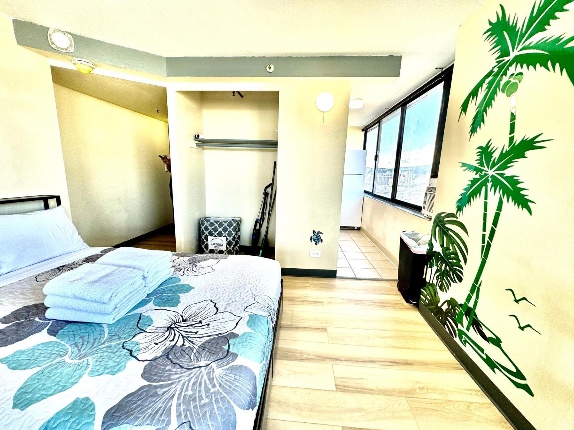 Ocean Canal Mountain View Steps From Waikiki 6person Apartment Honolulu