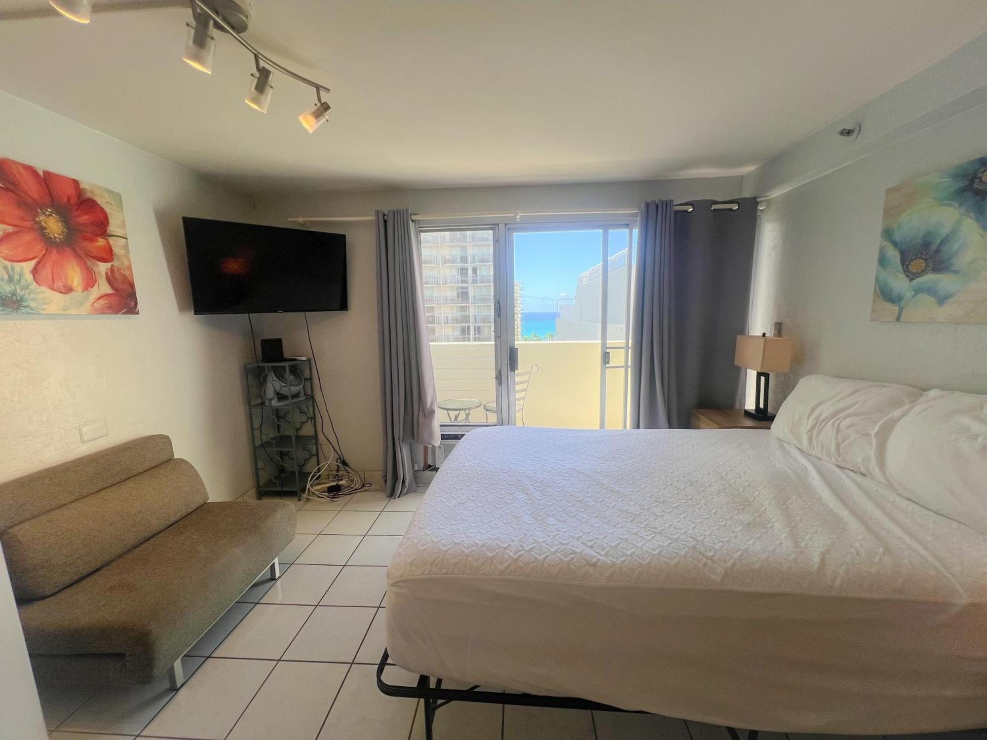 Ocean View Kuhio Village Apartment