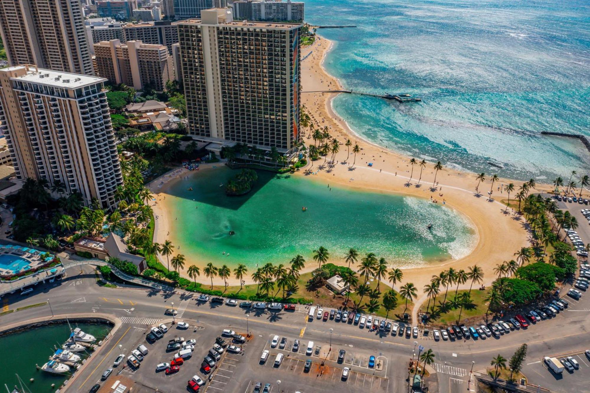 Oceanfront Renovated Getaway In Waikiki * Honolulu