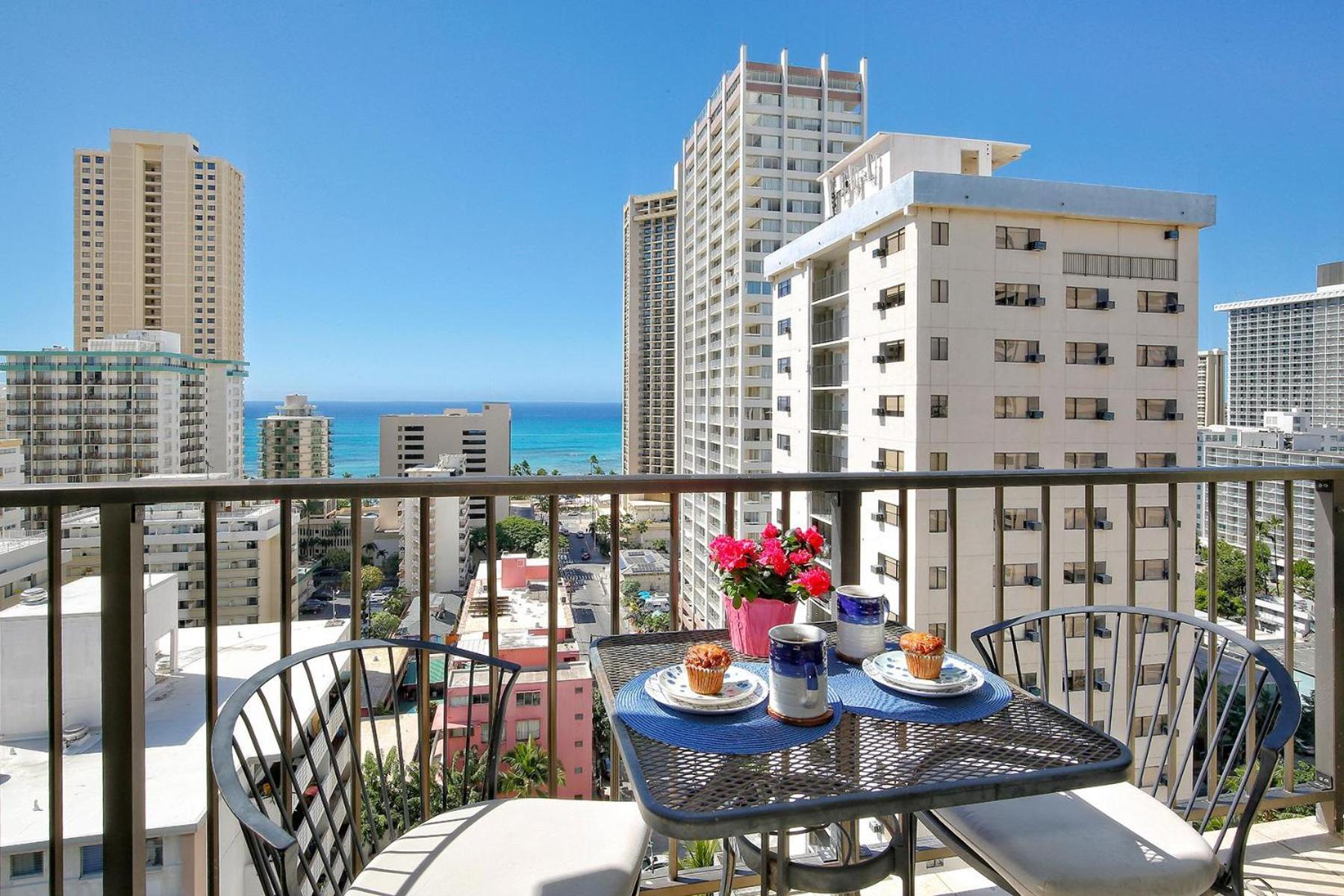 Waikiki Park Heights #1707 *