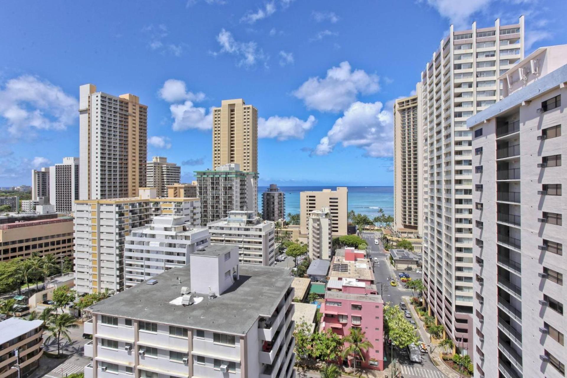 Waikiki Park Heights #1707 *