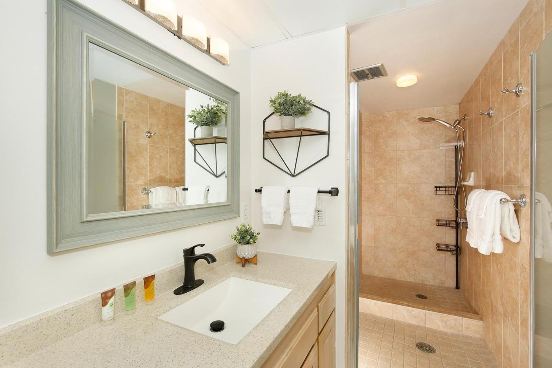 Waikiki Park Heights #1707
