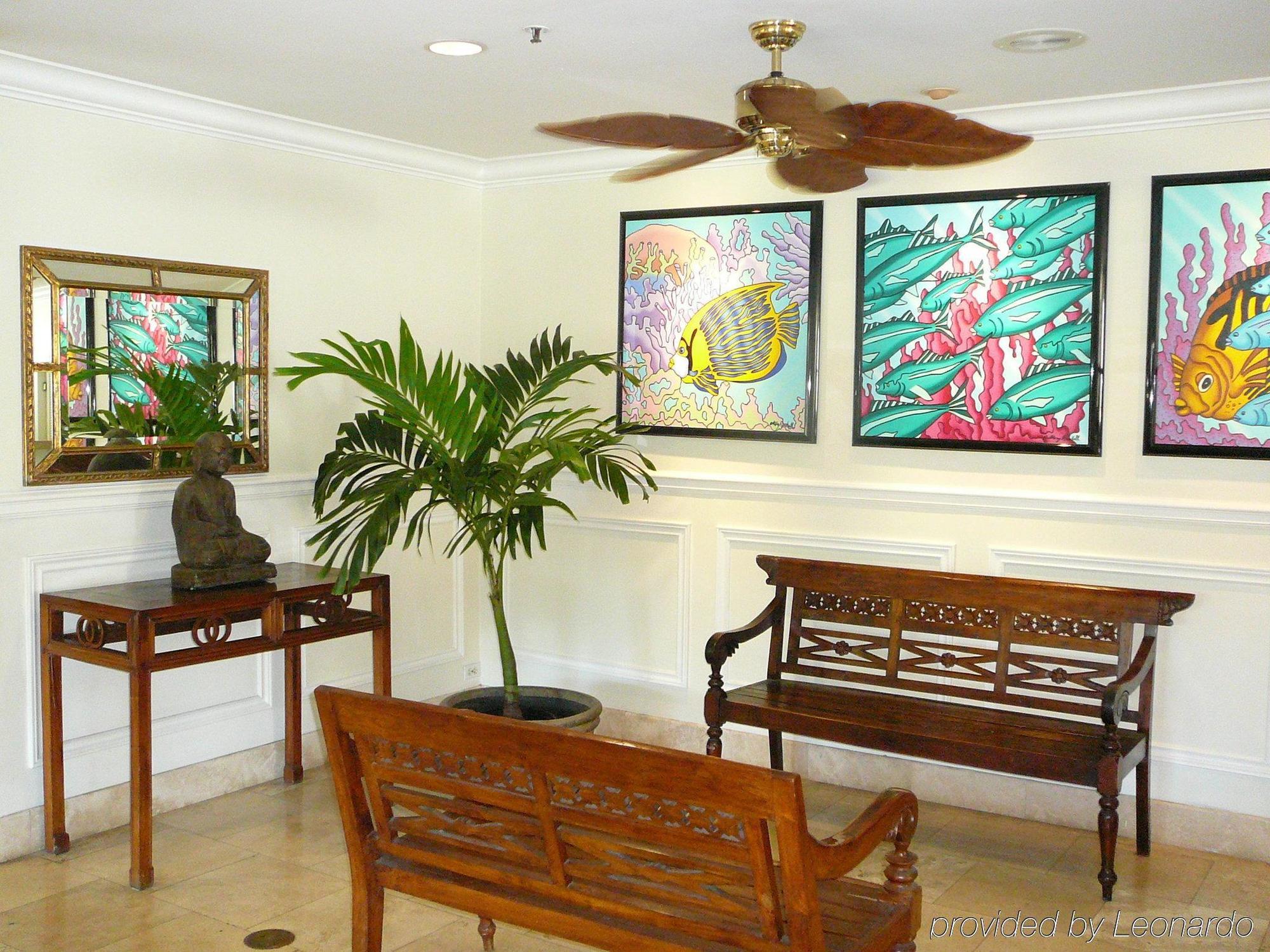 Castle At Waikiki Grand Hotel 2*