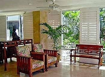 Castle At Waikiki Grand Hotel