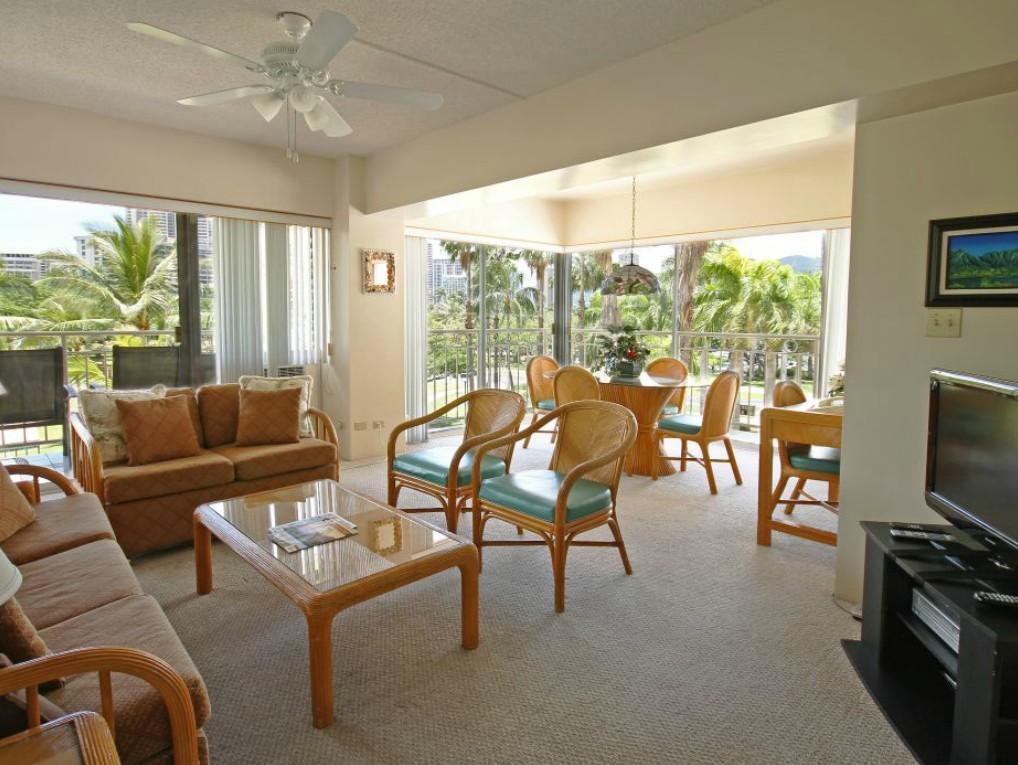 Castle At Waikiki Grand Hotel