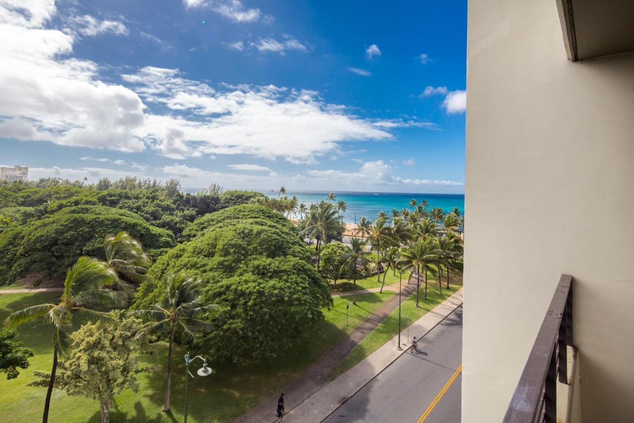 Castle At Waikiki Grand Hotel 2*