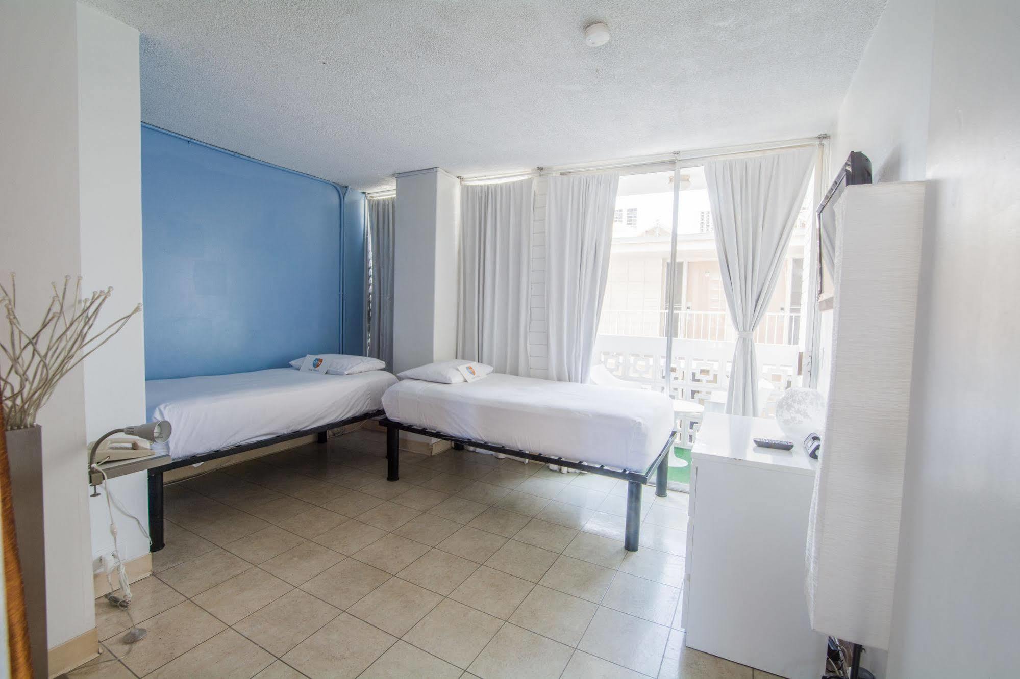 Waikiki Hotel 3*