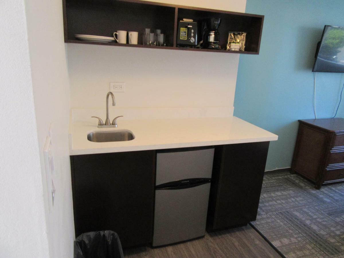 Waikiki - No Fees Hotel 2*