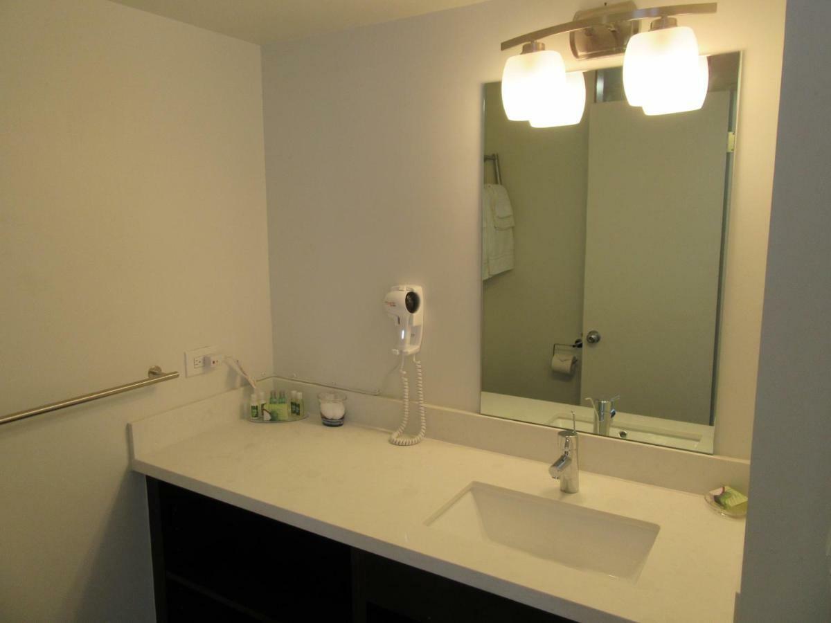 Waikiki - No Fees Hotel
