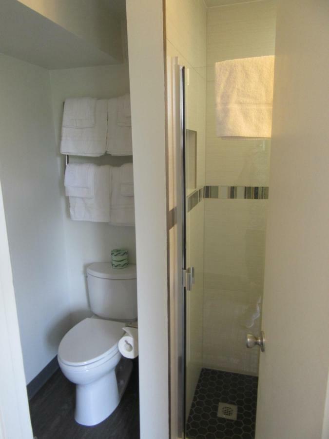 Waikiki - No Fees Hotel 2*