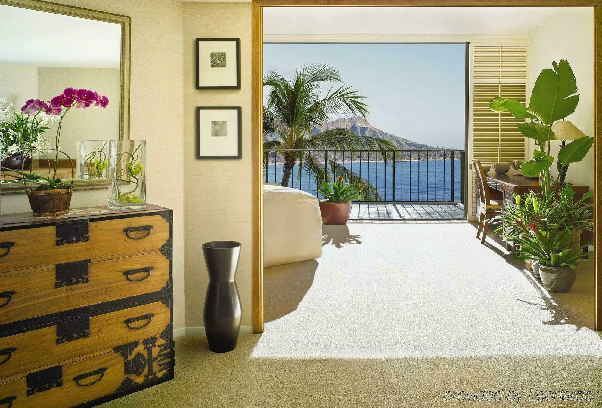 Resort Halekulani - No Fee Honolulu