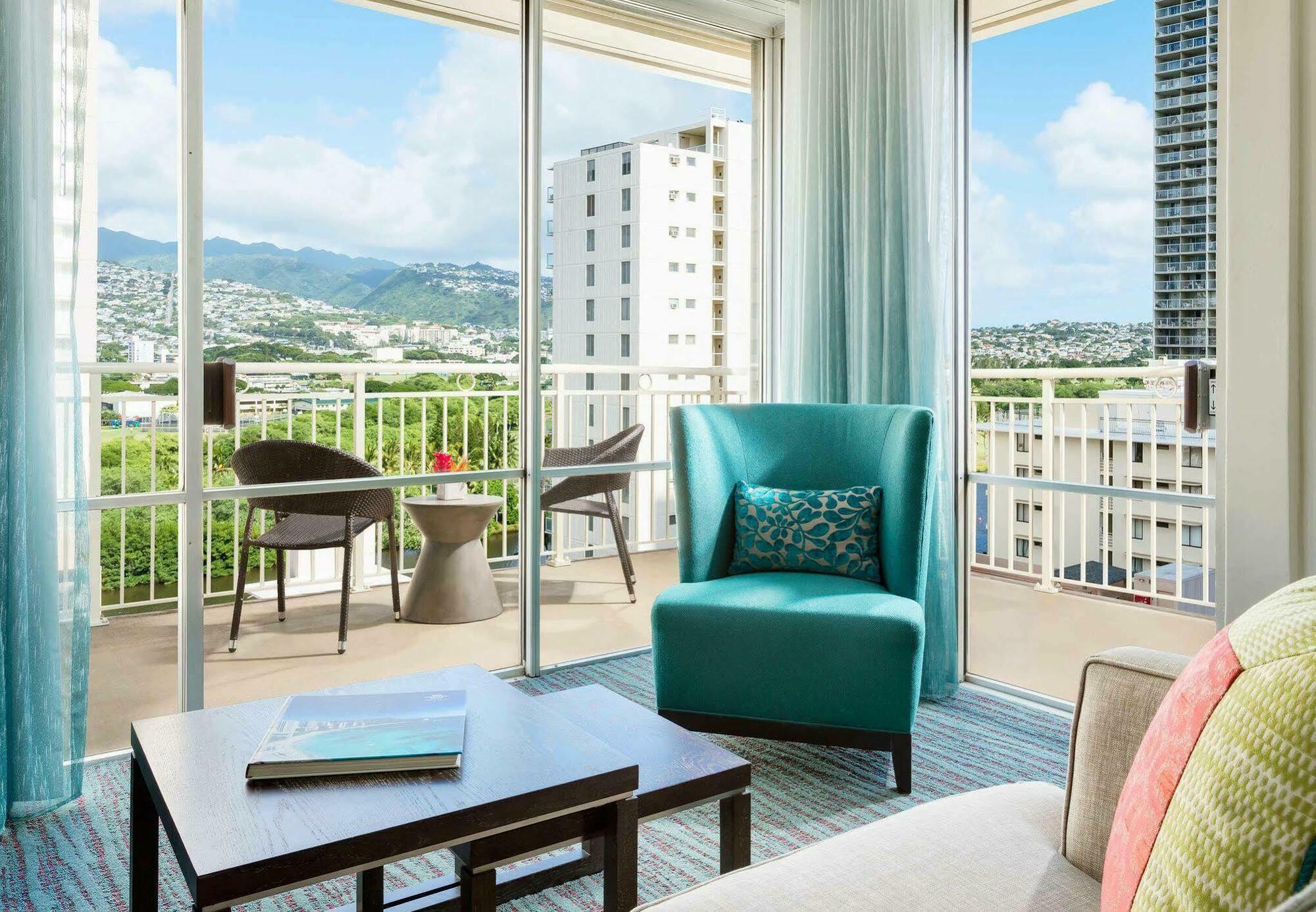 Courtyard By Marriott Waikiki Hotel Honolulu