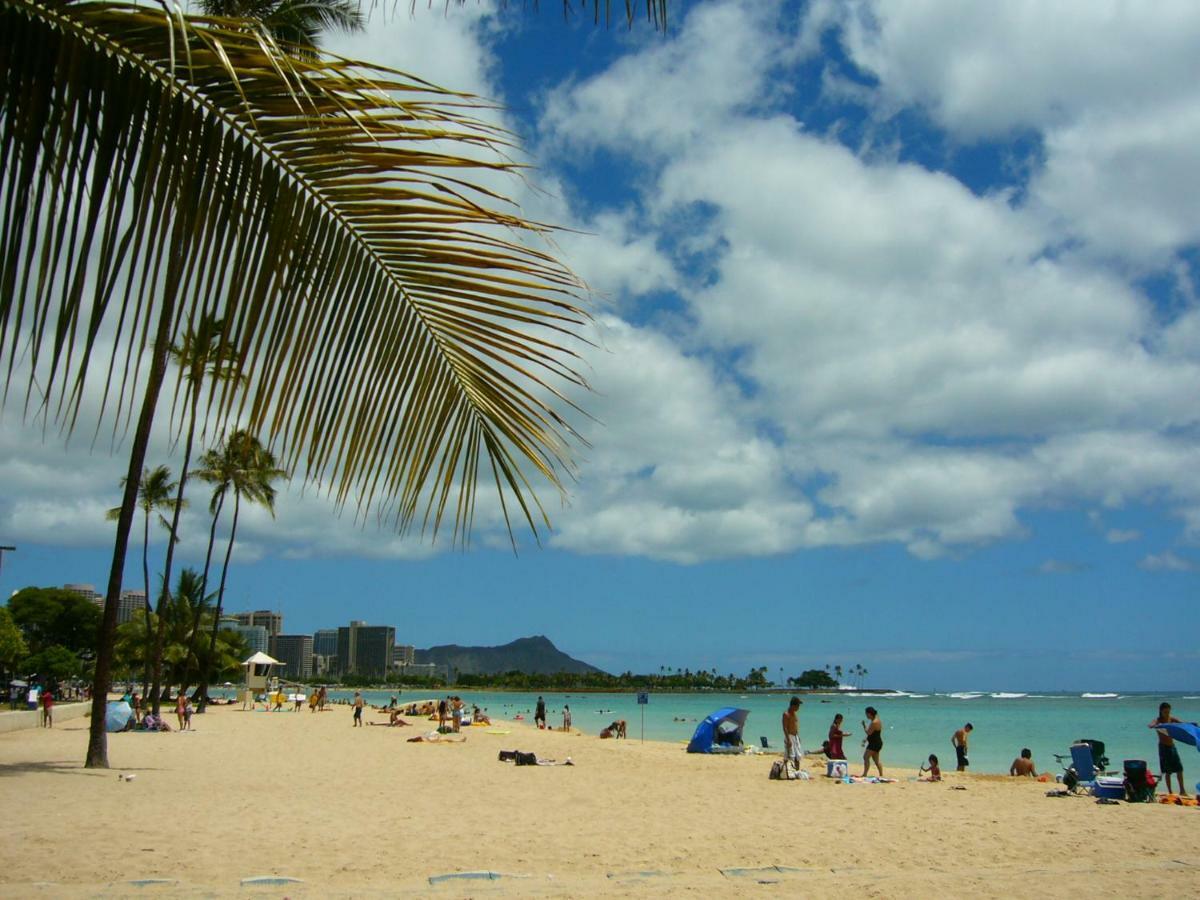 Studio At Ala Moana With Ocean Views