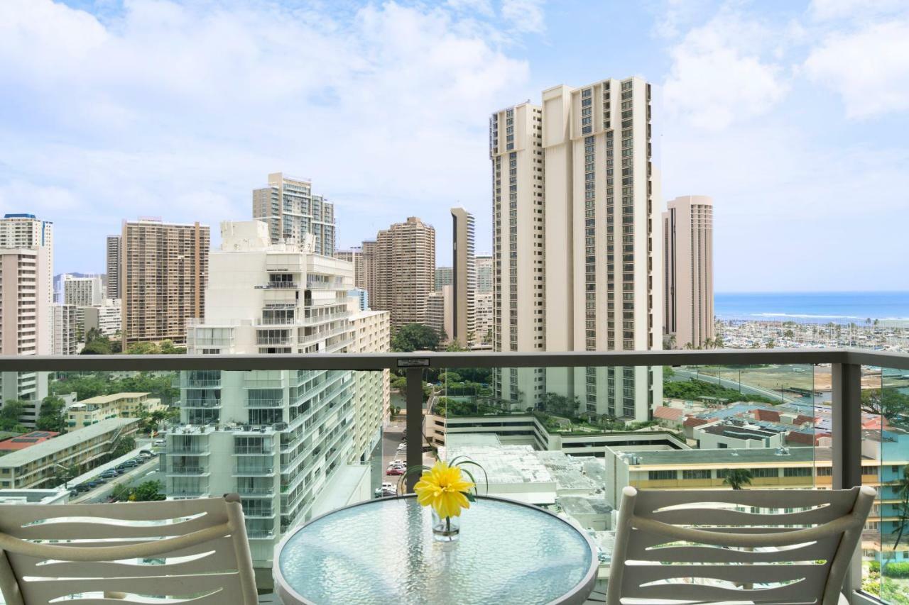 Studio At Ala Moana With Ocean Views